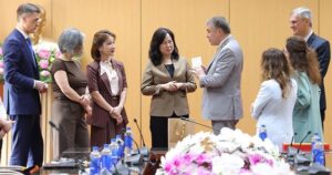 Tăng cường hợp tác quốc tế, thúc đẩy phát triển công nghiệp dược Việt Nam