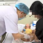 Bé trai 13 tháng phải cắt bỏ tinh hoàn từ dấu hiệu sưng bìu