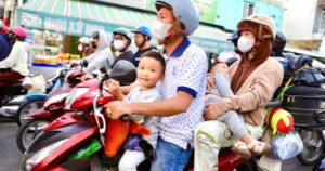 Phà Cát Lái ùn ứ khi người dân quay lại TPHCM sau kỳ nghỉ lễ 30/4 – 1/5