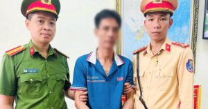 Kiểm tra vi phạm nồng độ cồn, phát hiện tài xế giấu ma túy trong người