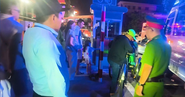 Xử lý tình trạng chèo kéo khách, bán hàng rong tại bến thuyền trung tâm ở Huế