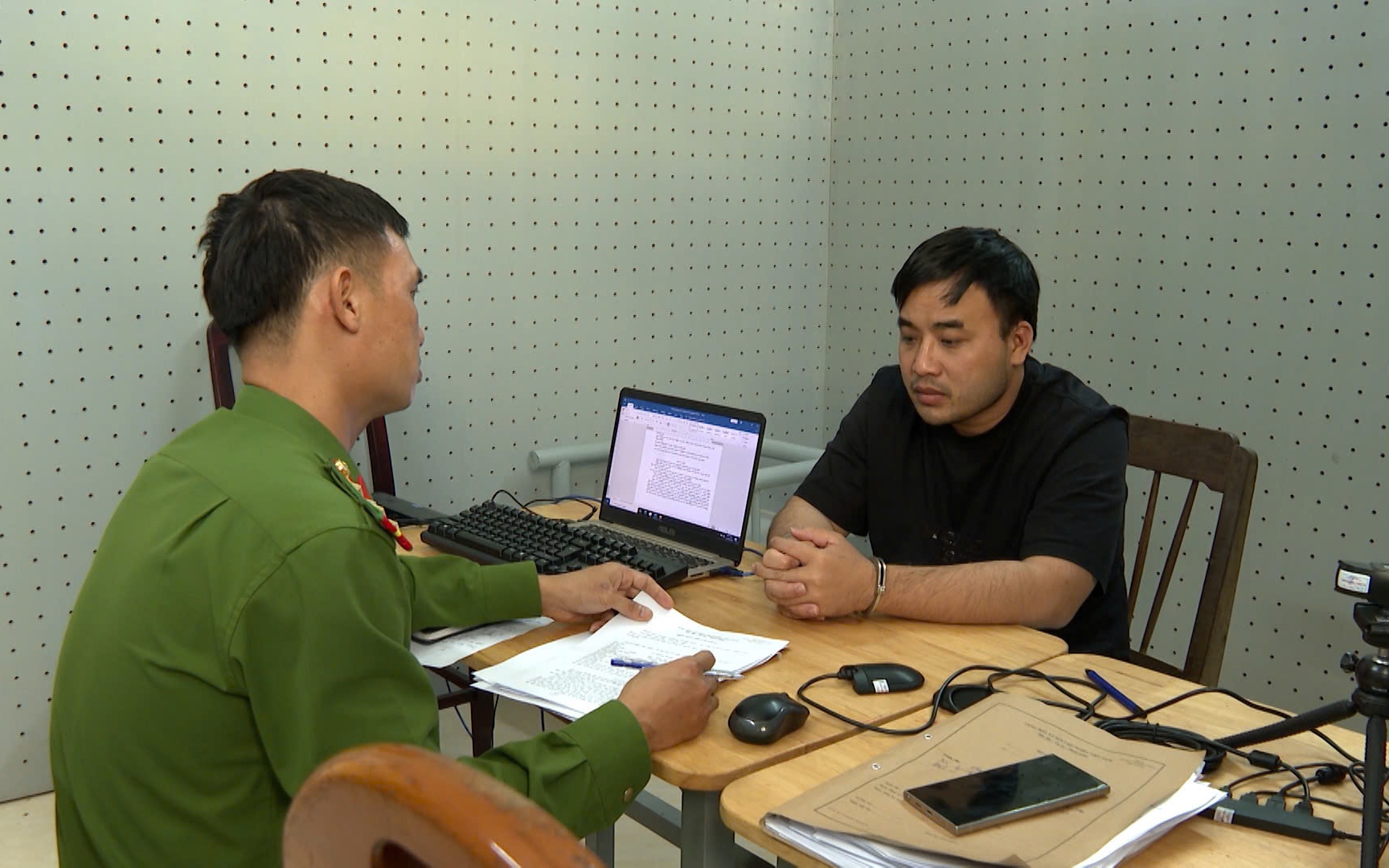 Gã thanh niên Hải Phòng thuê xe ô tô tự lái, làm giả giấy tờ rồi mang bán- Ảnh 2.