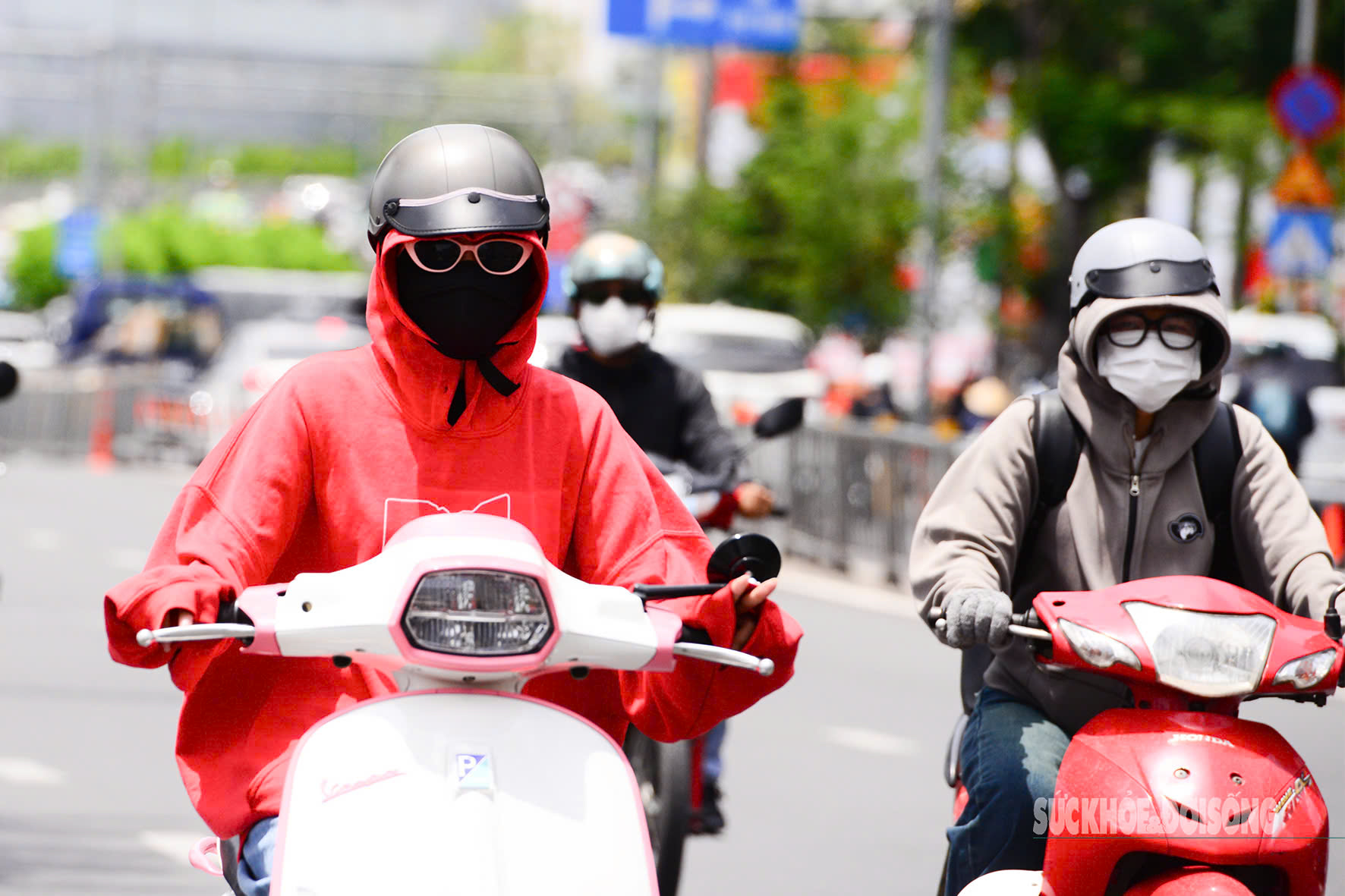 Miền Bắc đang đợt nắng nóng đỉnh điểm, nhiệt độ vượt ngưỡng 38 độ- Ảnh 1.