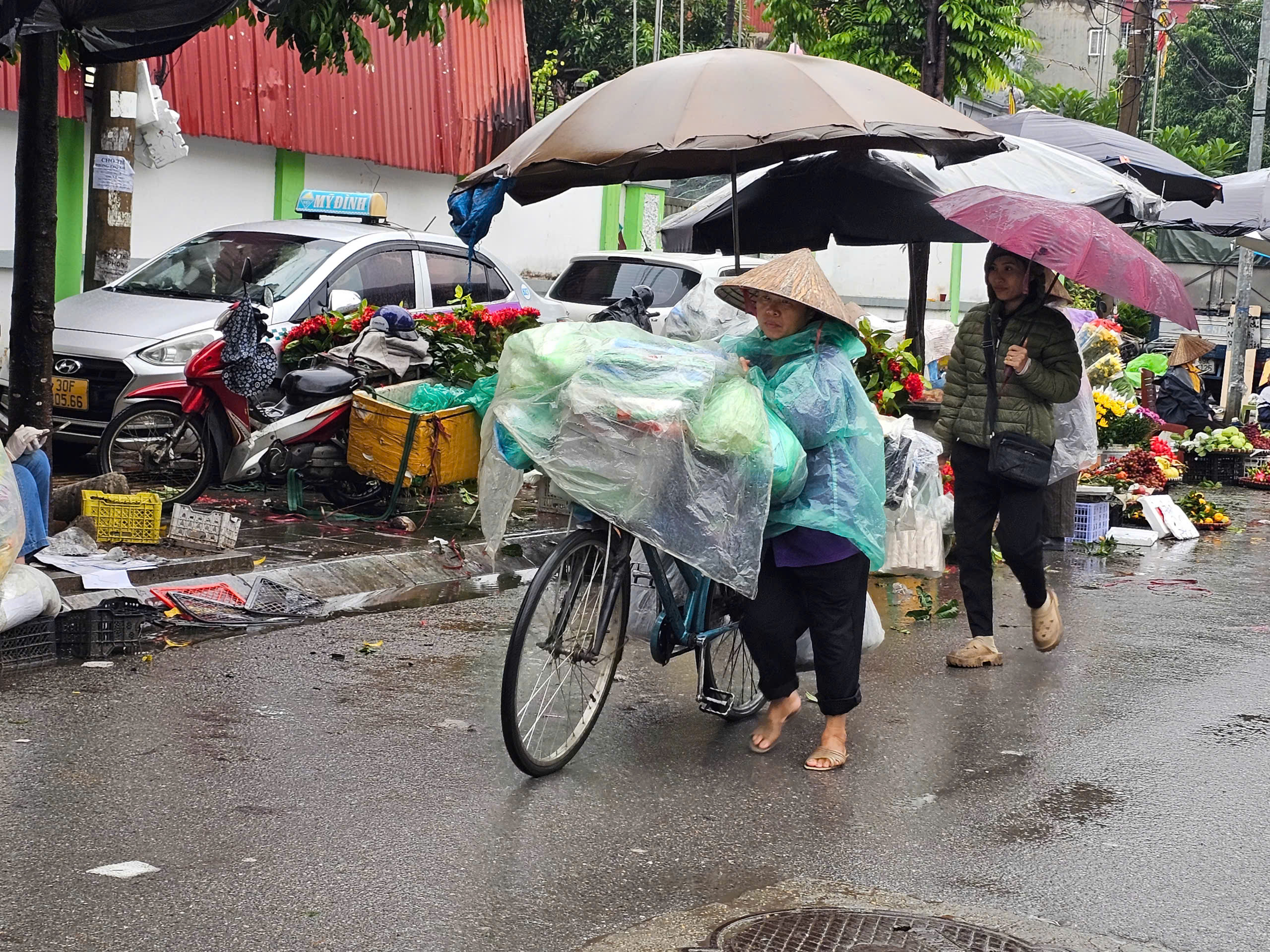 Không khí lạnh gây mưa dông diện rộng ở miền Bắc từ đêm mai- Ảnh 1.