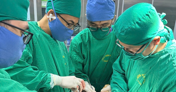 Cánh tay đứt lìa ‘hồi sinh’ sau 6 giờ nghẹt thở trên bàn mổ
