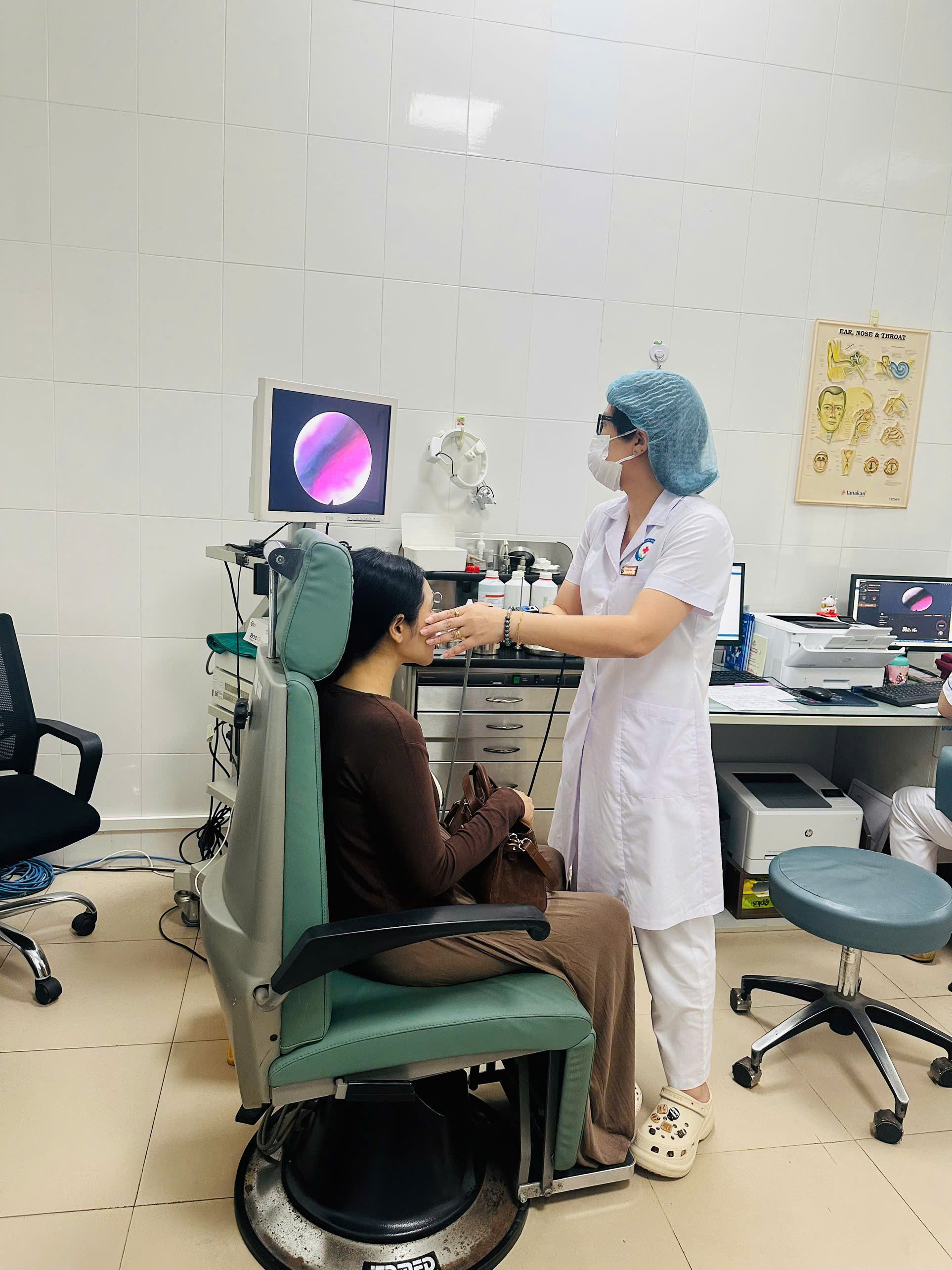 Nhiều trường hợp hóc dị vật đường ăn, chuyên gia khuyến nghị cách xử lý ban đầu- Ảnh 1.