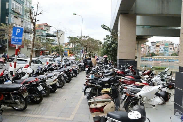 Hà Nội chính thức tăng phí sử dụng vỉa hè để trông xe - Ảnh 2.