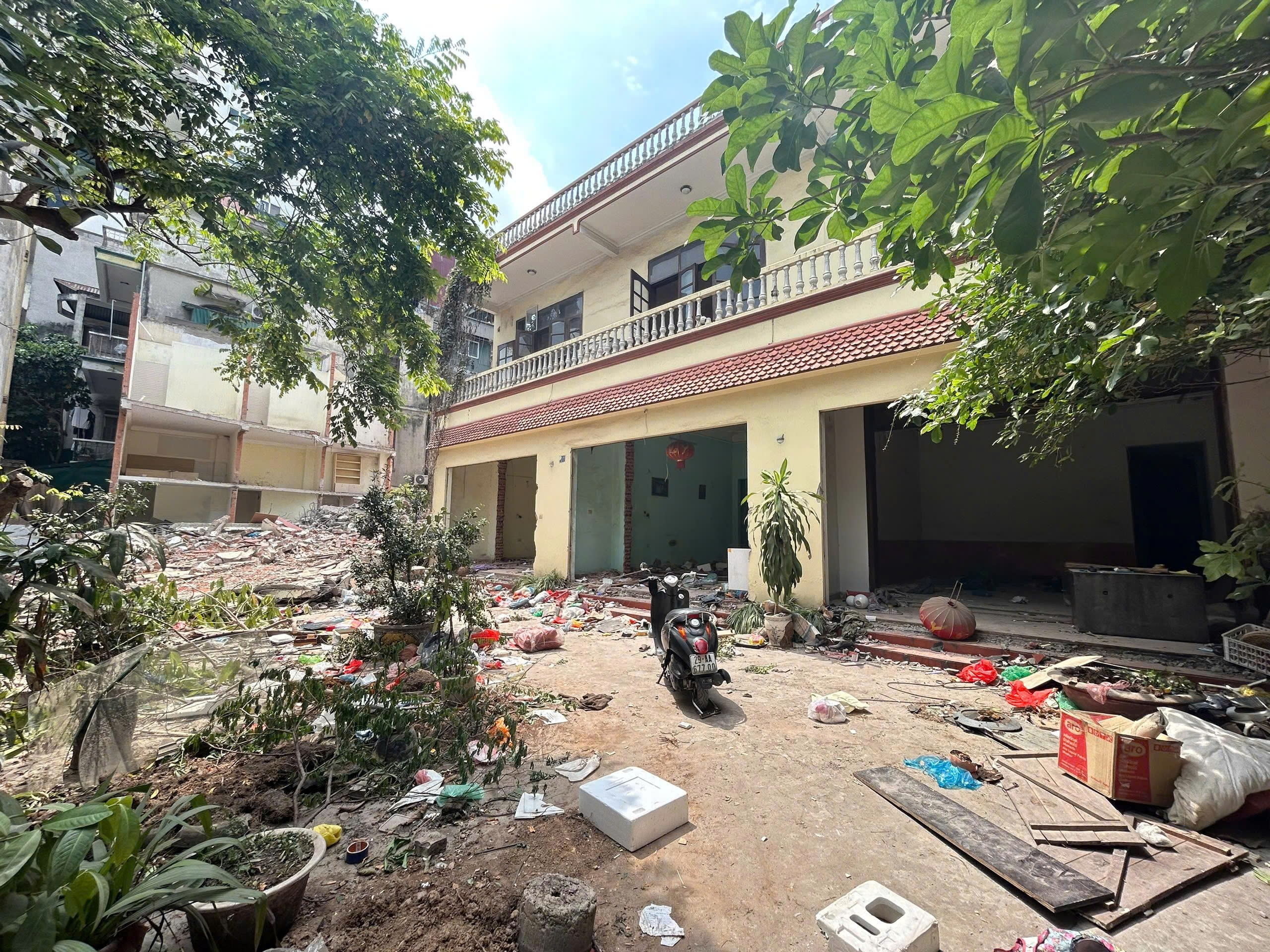 Cận cảnh loạt công trình mặt đường Nguyễn Trãi được tháo dỡ làm đường Vành đai 2,5- Ảnh 7.