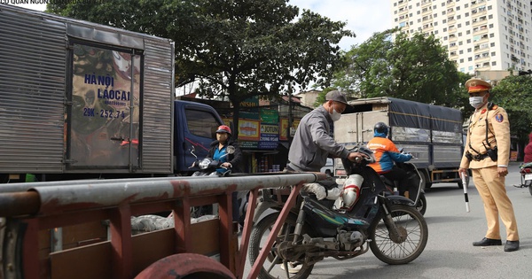 Quy định mới về chở hàng hóa trên ô tô, xe máy từ 1/7