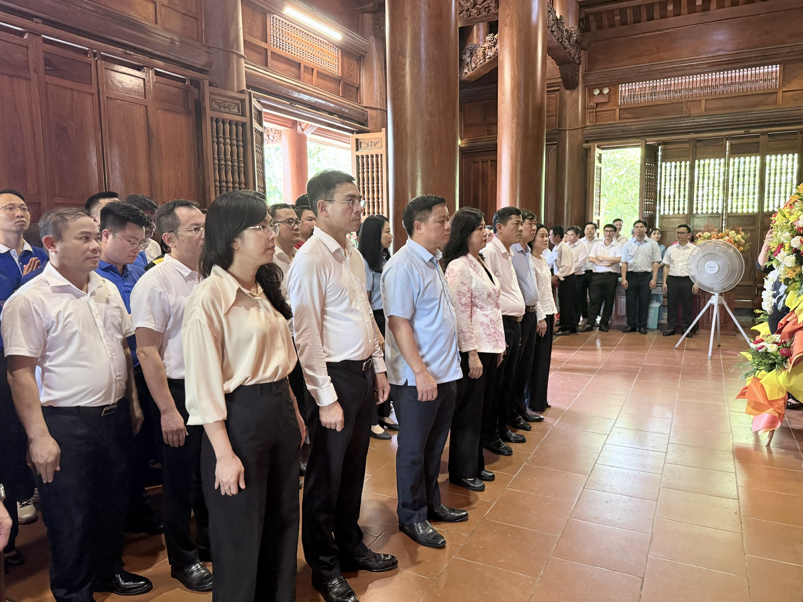 Bộ trưởng Bộ Y tế Đào Hồng Lan dâng hương tưởng niệm Chủ tịch Hồ Chí Minh- Ảnh 5. Bộ trưởng Bộ Y tế Đào Hồng Lan dâng hương tưởng niệm Chủ tịch Hồ Chí Minh- Ảnh 5.