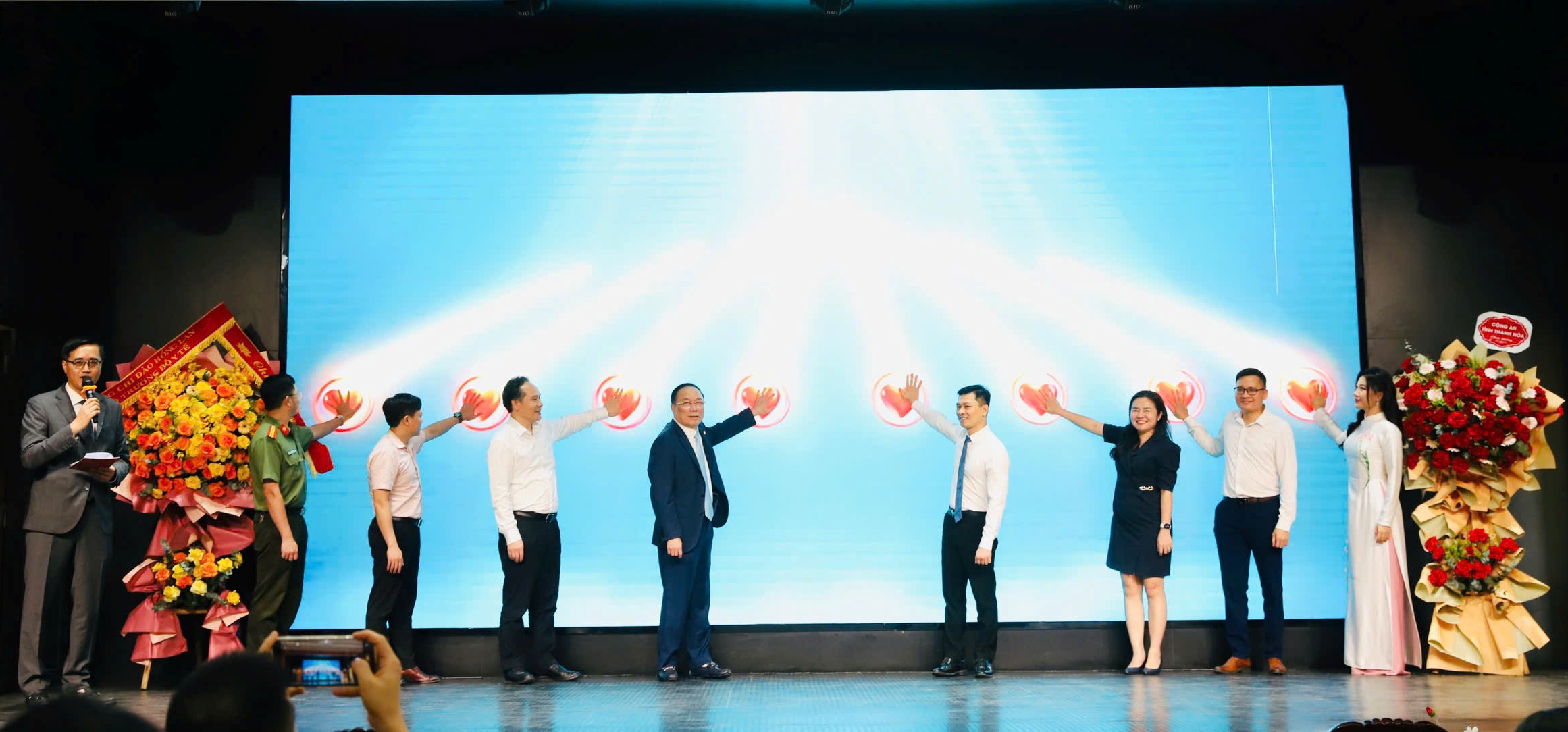Hơn 100 người đăng ký hiến tạng tại chương trình 'Hiến tạng - Nối dài sự sống'- Ảnh 5. Hơn 100 người đăng ký hiến tạng tại chương trình 'Hiến tạng - Nối dài sự sống'- Ảnh 5.