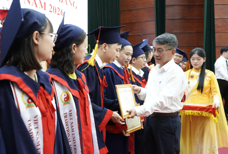 Trao bằng cho 218 học viên sau đại học trong lĩnh vực Y - Dược học cổ truyền- Ảnh 2.