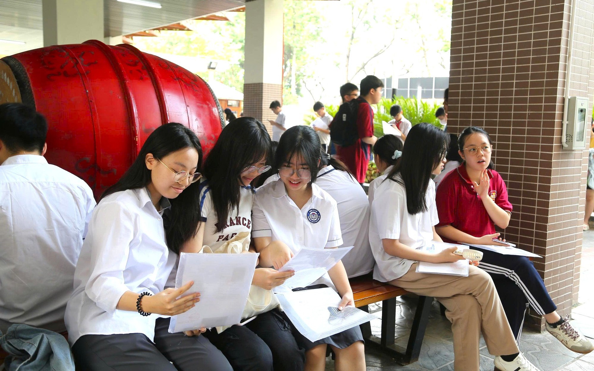 Hình ảnh đáng yêu tại kỳ thi vào lớp 10 ở Hải Phòng hôm nay- Ảnh 16.