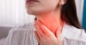 4 bí quyết giúp bạn nằm máy lạnh không bị đau họng