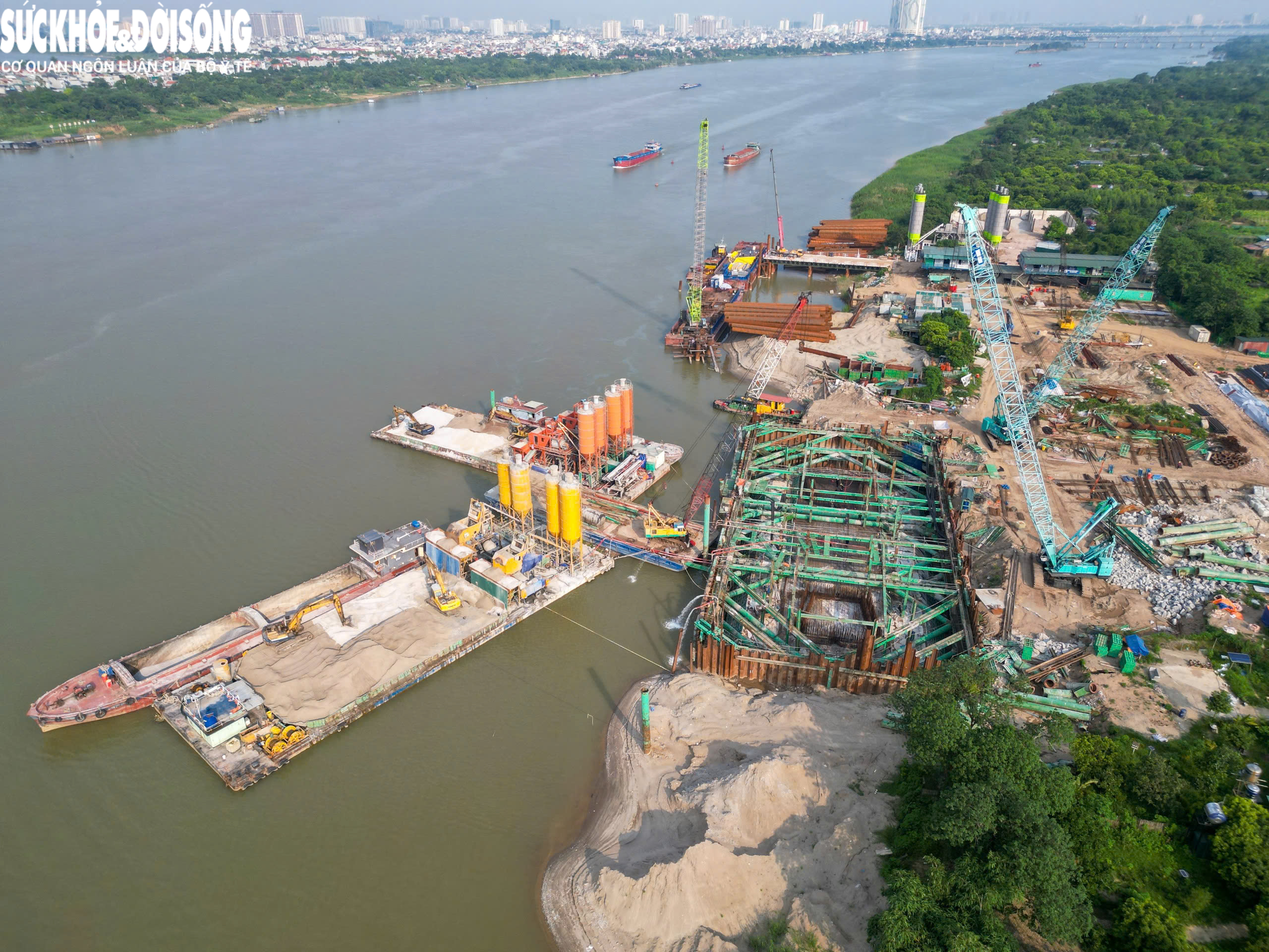 Phá dỡ loạt công trình tại phường Hồng Hà phục vụ thi công cầu Tứ Liên - Ảnh 4.