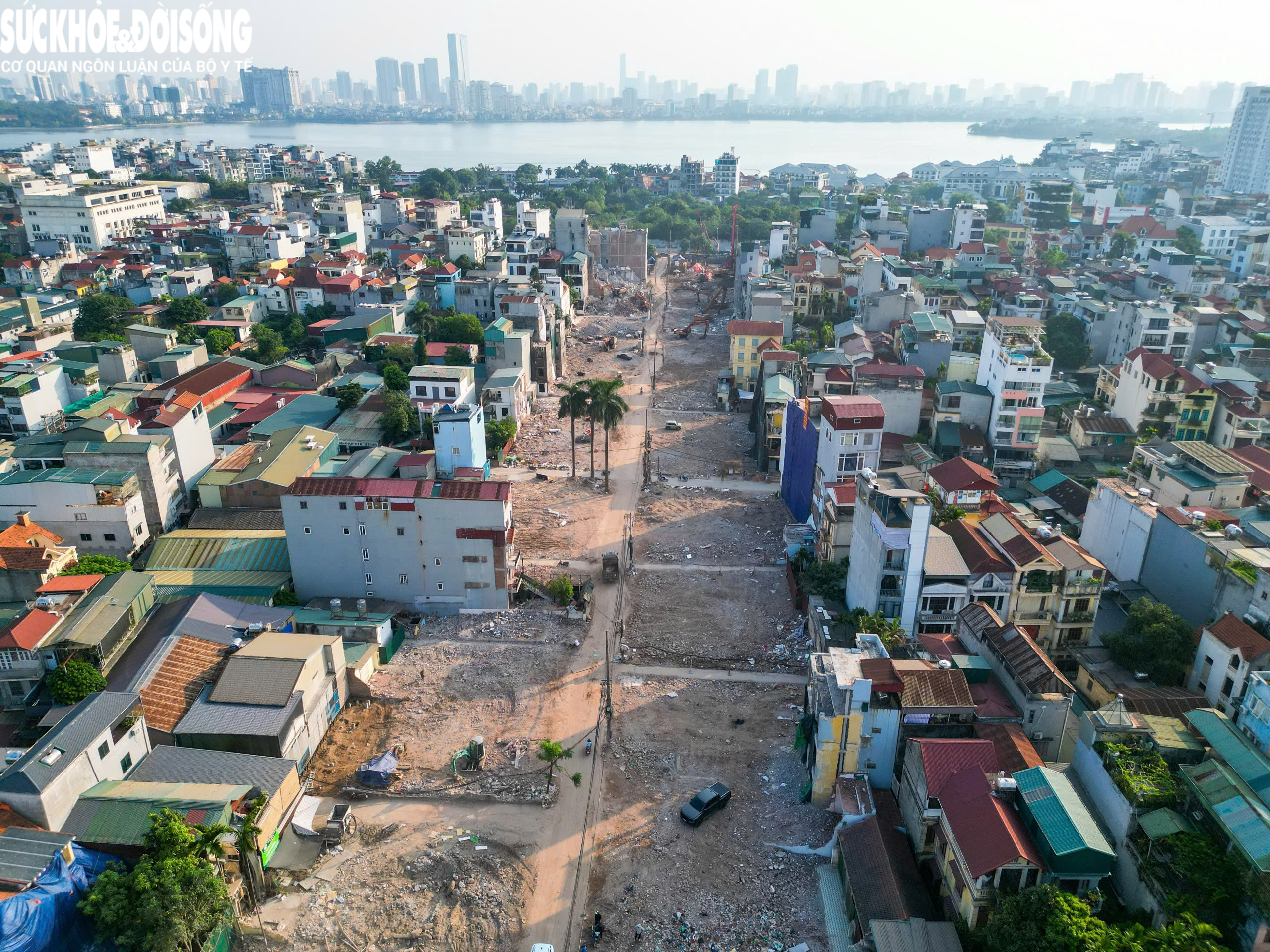 Phá dỡ loạt công trình tại phường Hồng Hà phục vụ thi công cầu Tứ Liên - Ảnh 7.