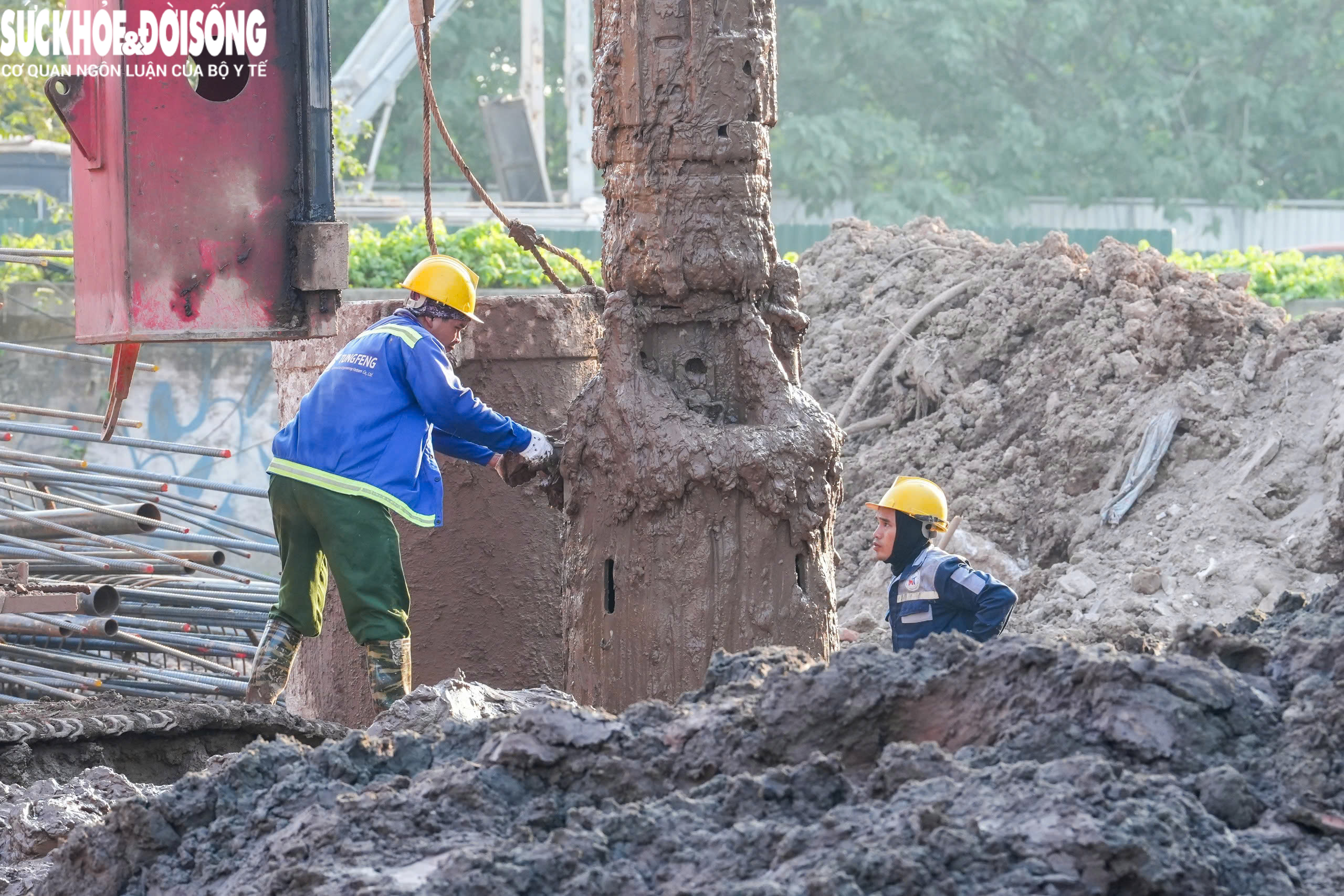 Phá dỡ loạt công trình tại phường Hồng Hà phục vụ thi công cầu Tứ Liên - Ảnh 12.