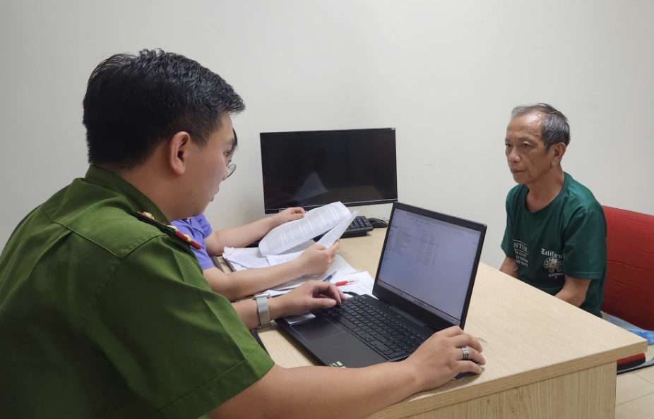 Ma trận chữa ‘bách bệnh’ phản khoa học (Kỳ 4): Nguyễn Tiến Nam bị bắt và chiêu 'né' của Bơ thực vật- Ảnh 2. Ma trận chữa ‘bách bệnh’ phản khoa học (Kỳ 4): Nguyễn Tiến Nam bị bắt và chiêu 'né' của Bơ thực vật- Ảnh 2.