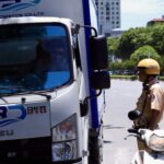 Bị CSGT xử lý vì dừng đỗ trước cổng bệnh viện, nhiều tài xế vẫn viện lý do quen thuộc