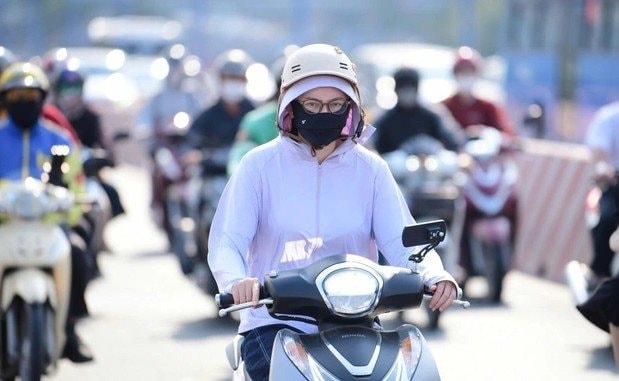 Miền Bắc lại chính thức bước vào cao điểm đợt nắng nóng gay gắt diện rộng- Ảnh 1.