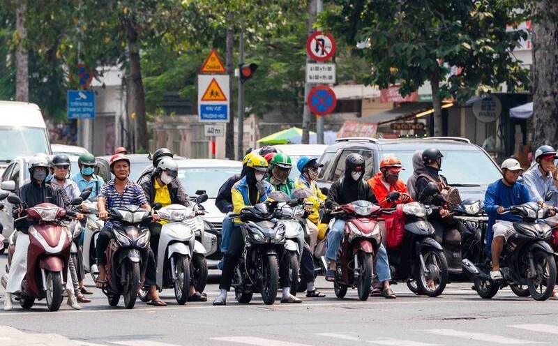 Miền Bắc, miền Trung nắng nóng kéo dài cả tuần tới- Ảnh 1.