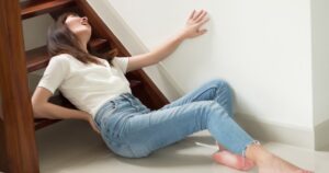 5 bài tập đơn giản giúp giảm nguy cơ té ngã