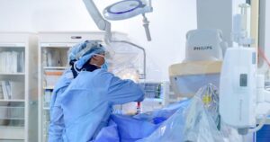 Cụ ông 92 tuổi thoát khỏi đột quỵ nhờ chủ động theo dõi sức khỏe