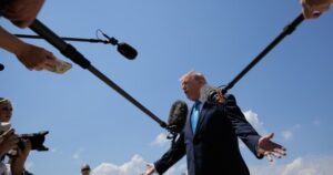 Ông Trump ‘chê’ Mỹ thua xa Nga về tàu phá băng