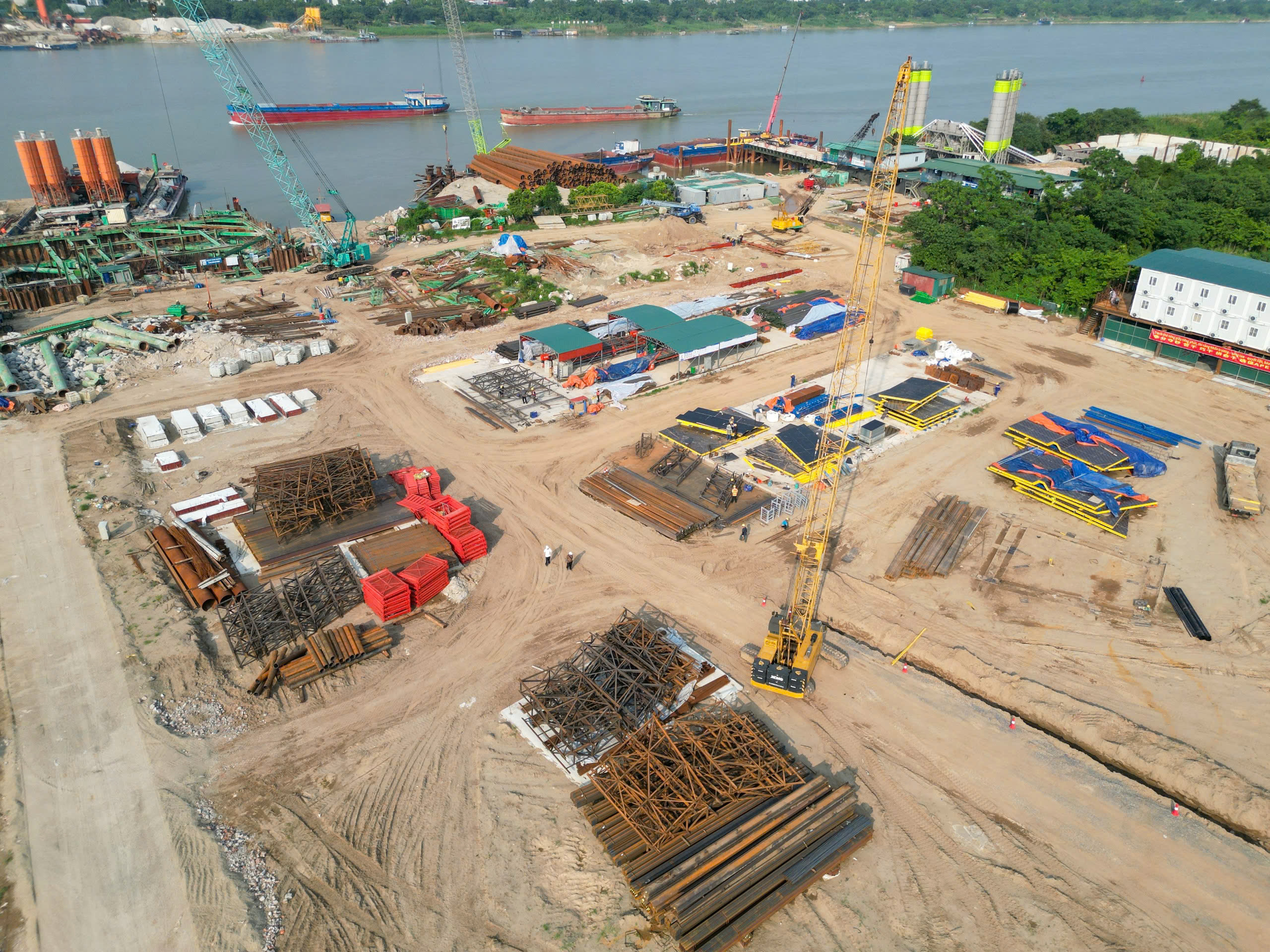 Phá dỡ loạt công trình tại phường Hồng Hà phục vụ thi công cầu Tứ Liên - Ảnh 10.