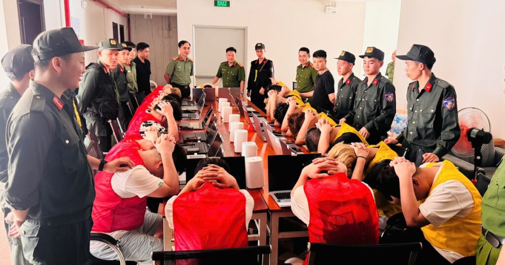 Đột kích khách sạn ở Lào Cai, bắt giữ 19 người Trung Quốc lập ‘ổ’ lừa đảo xuyên biên giới