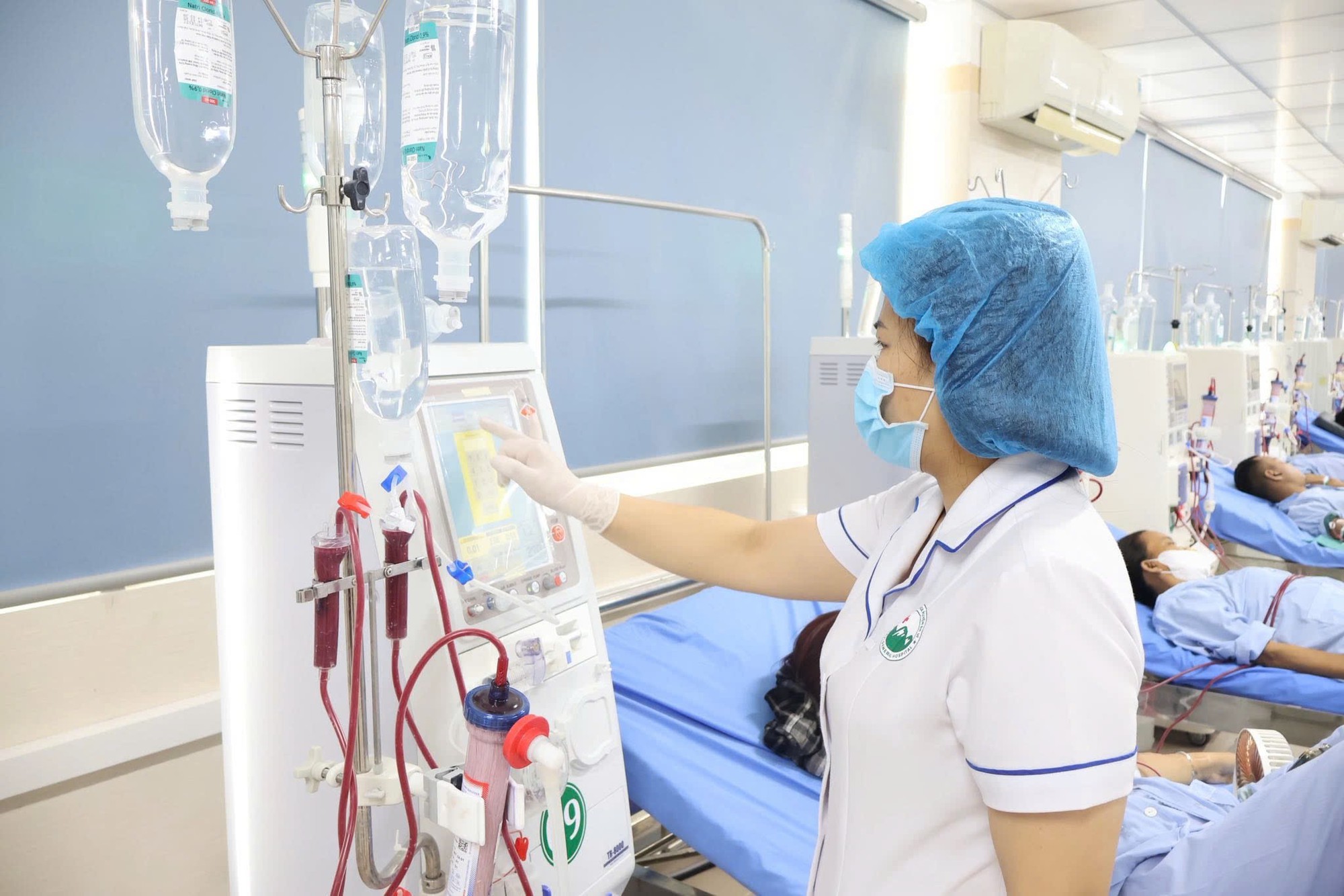 Hà Nội thông qua loạt chính sách đột phá phát triển y tế, hỗ trợ bác sĩ tới 20 triệu đồng/tháng- Ảnh 2.