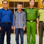Bất ngờ chạm mặt khỉ đuôi lợn giữa đêm, người dân trình báo kiểm lâm