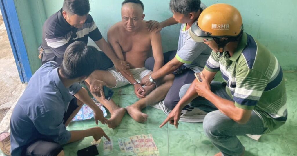 Bắt Dương Công Nhạc cướp tài sản của cụ ông bán vé số