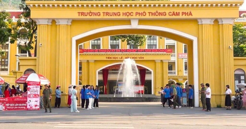Quảng Ninh: Kỷ luật 3 cán bộ sau phản ánh ‘giám thị gợi ý thí sinh cho bạn xem bài thi’