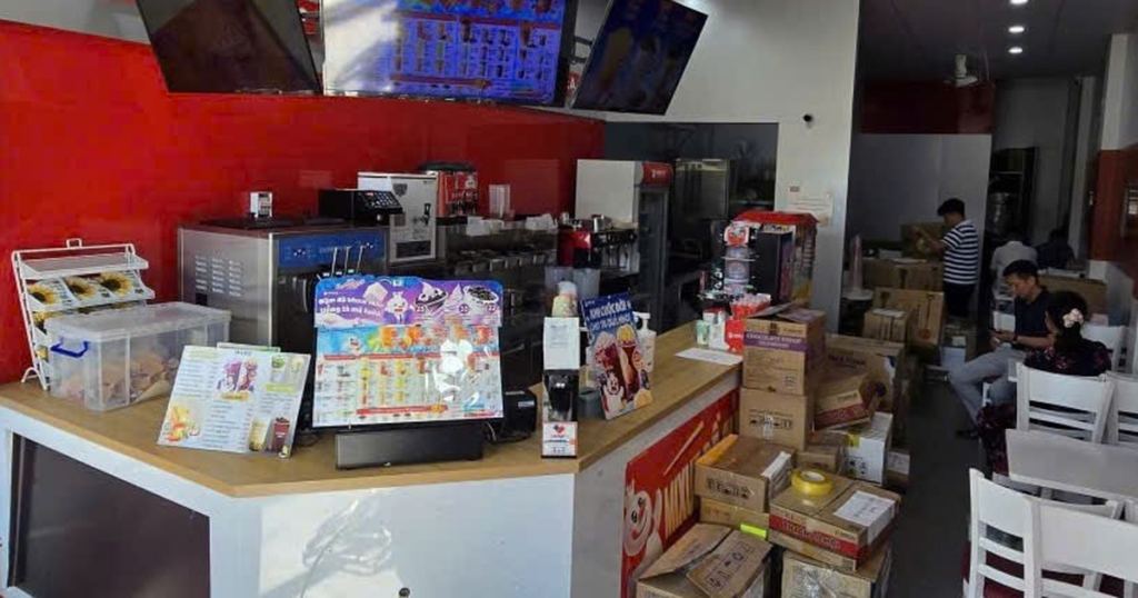 Khởi tố đối tượng mở cửa hàng MIXUE ‘nhái’, thu giữ gần 3.000 tem nhãn giả