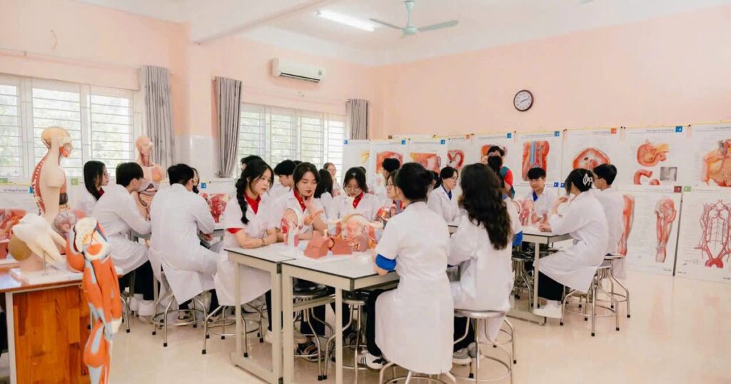 Biến động điểm chuẩn Đại học Y Hà Nội 3 năm gần đây